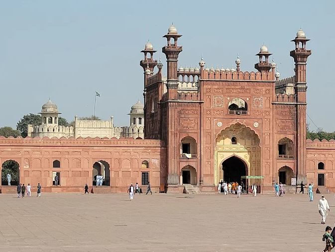 Top 10 Tourist Places To Visit In Pakistan